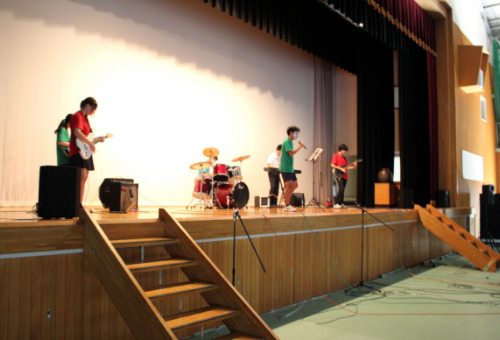 軽音楽同好会