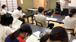 8月